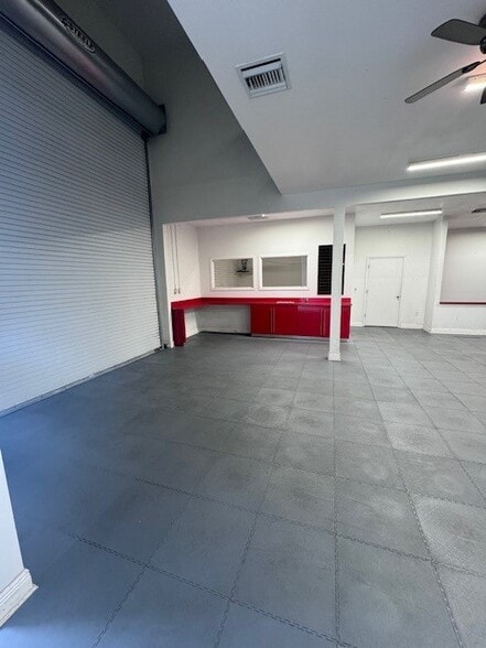 More Photos Of 4415 N Lois Ave, Tampa Warehouse For Lease