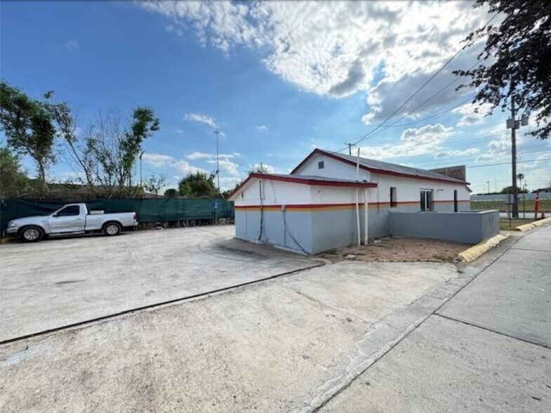 More Photos Of 3017 San Dario Ave, Laredo Auto Dealership For Lease