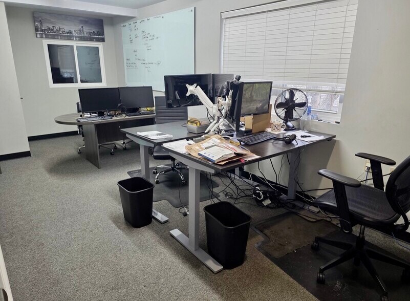 More Photos Of 14001-14027 W Illinois Hwy, New Lenox Warehouse For Lease