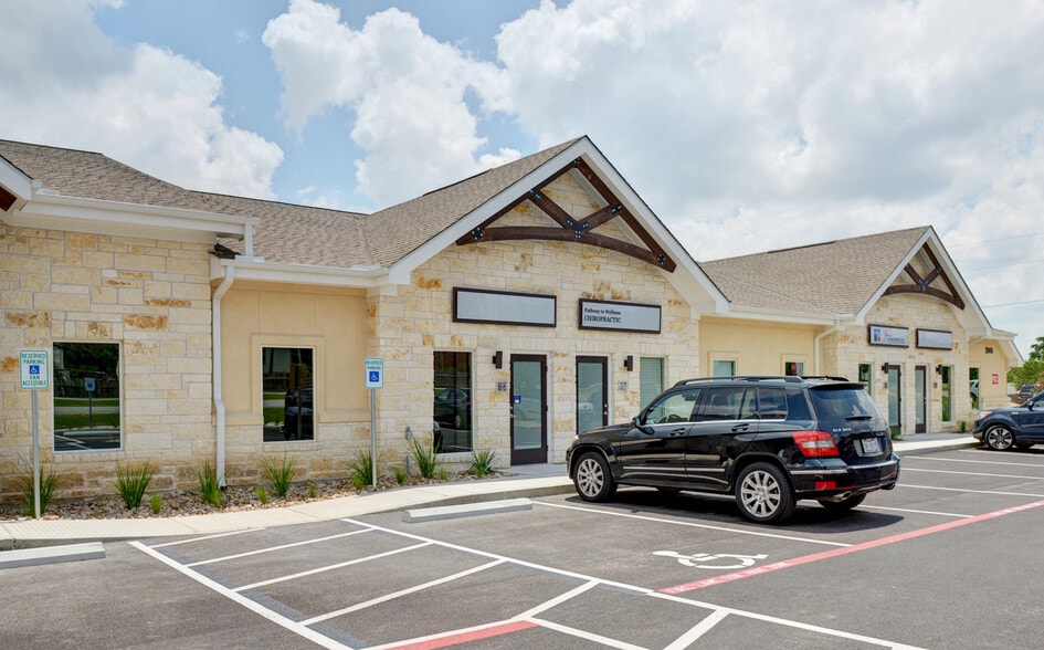 More Photos Of 2006 S Bagdad Rd, Leander Medical For Lease