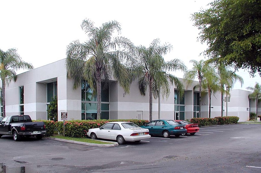 More Photos Of 4949-4993 SW 74th Ct, Miami Light Distribution For Lease
