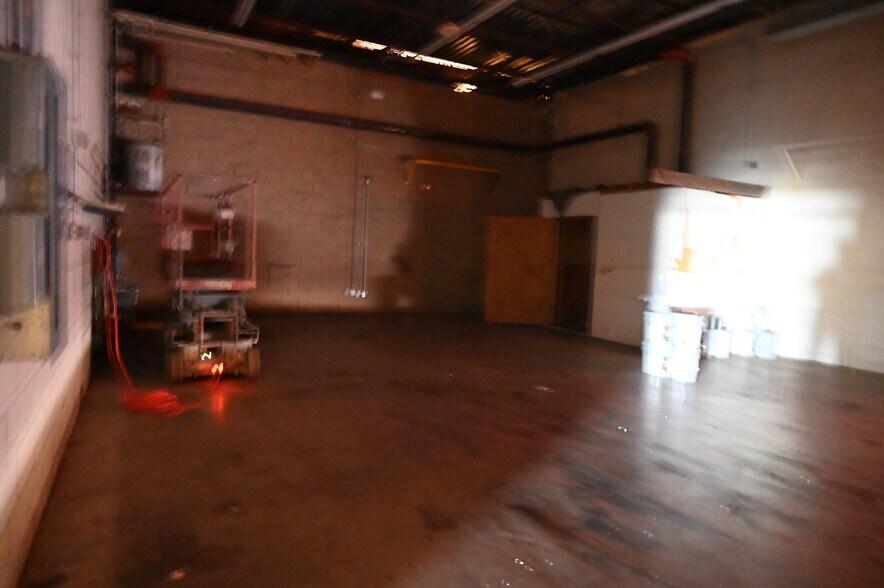 More Photos Of 2300 Claremont Ave, Ashland Freestanding For Lease