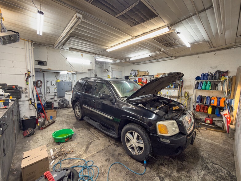 More Photos Of 2203 Navarre Rd, Canton Auto Dealership For Sale