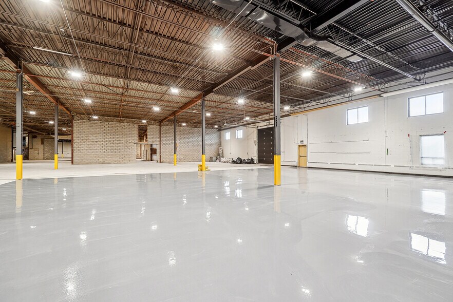More Photos Of 6950 Boul Couture, Montréal Warehouse For Lease