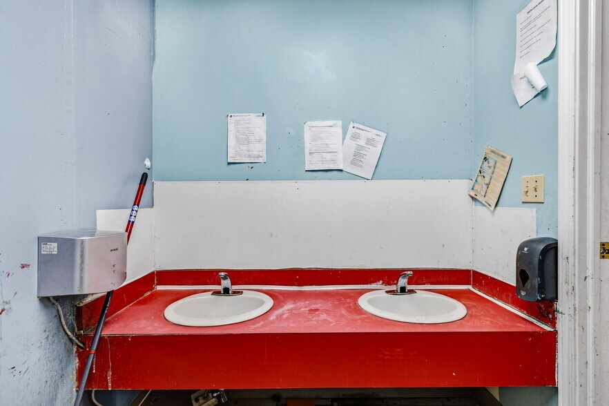 More Photos Of 925 Hendricks Dr, Lebanon Daycare Center For Sale