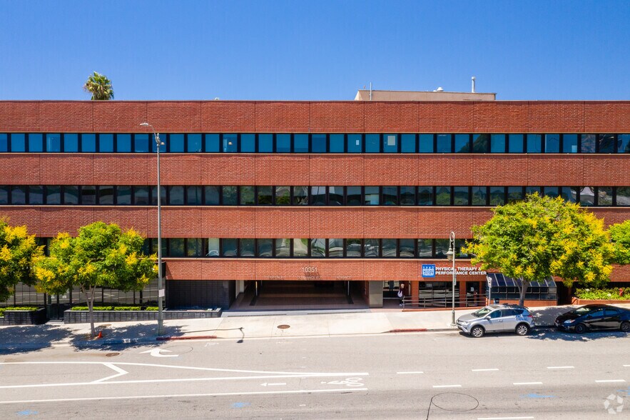 More Photos Of 10351 Santa Monica Blvd, Los Angeles Office For Lease