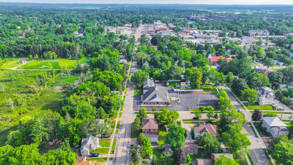 More Photos Of 109 W Lake St, Waupaca Healthcare For Sale