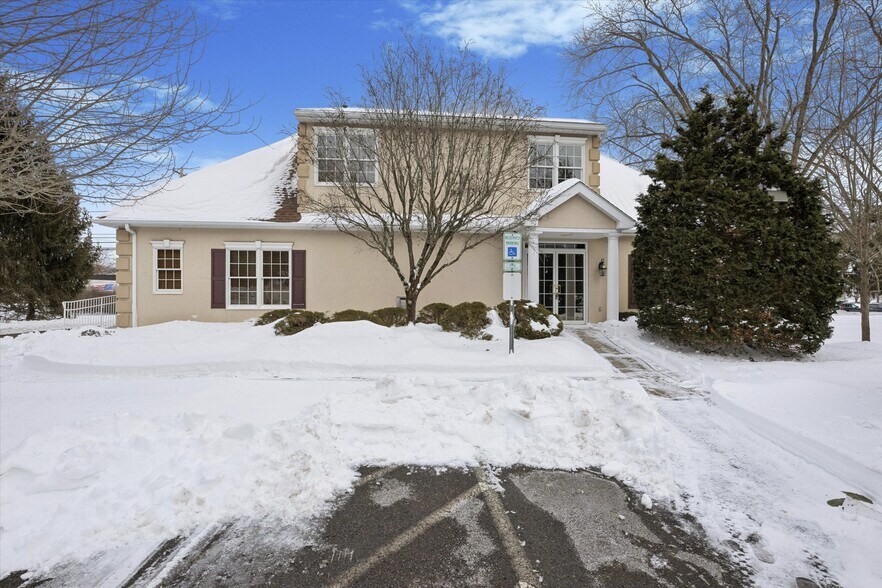 More Photos Of 326 Main St, Harleysville Office For Sale