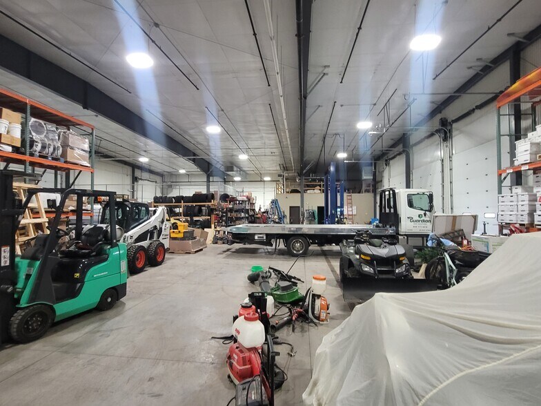 More Photos Of 3131 Halvor Ln, Superior Light Distribution For Lease