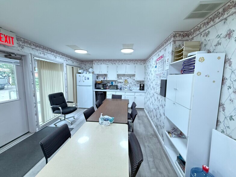 More Photos Of 1059 N Market St, Troy Medical For Sale