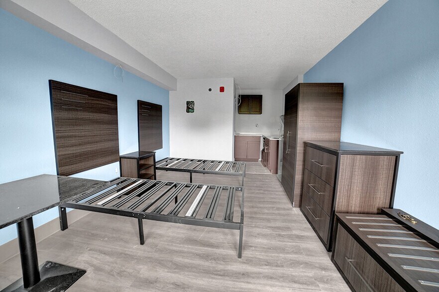 More Photos Of 5101 Messer Airport Hwy, Birmingham Hotel For Sale