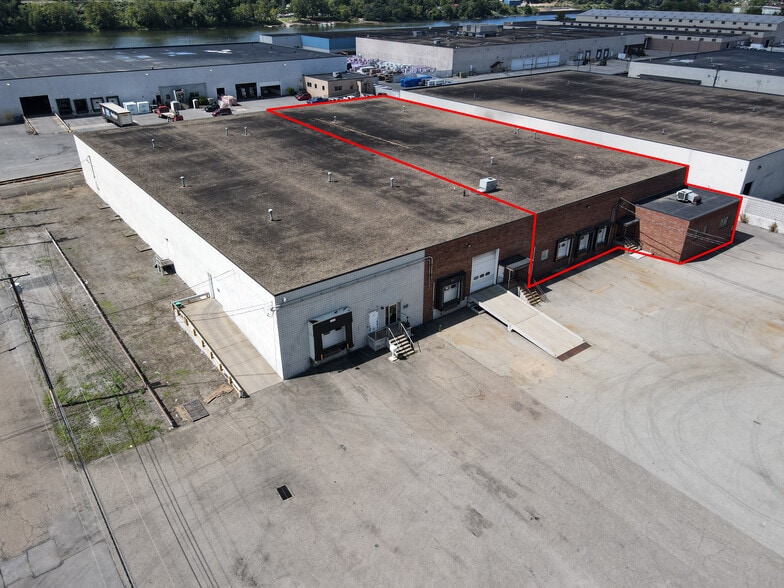 More Photos Of 681 Avenue B, Leetsdale Industrial For Lease