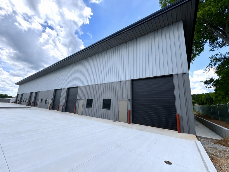 More Photos Of 5801 Middlebrook Pike, Knoxville Warehouse For Lease