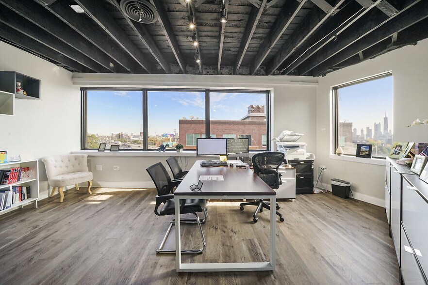 More Photos Of 1000 N Milwaukee Ave, Chicago Loft Creative Space For Lease