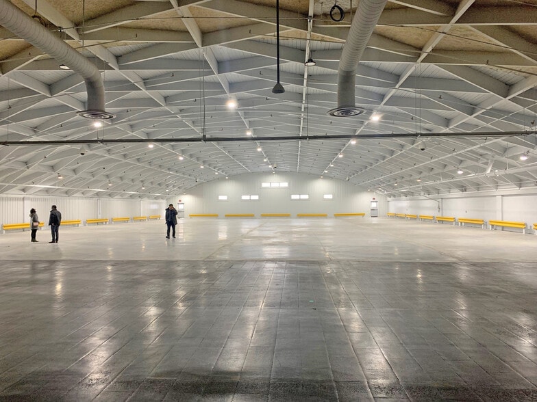 More Photos Of 21630 W 7 Mile Rd, Detroit Distribution For Sale