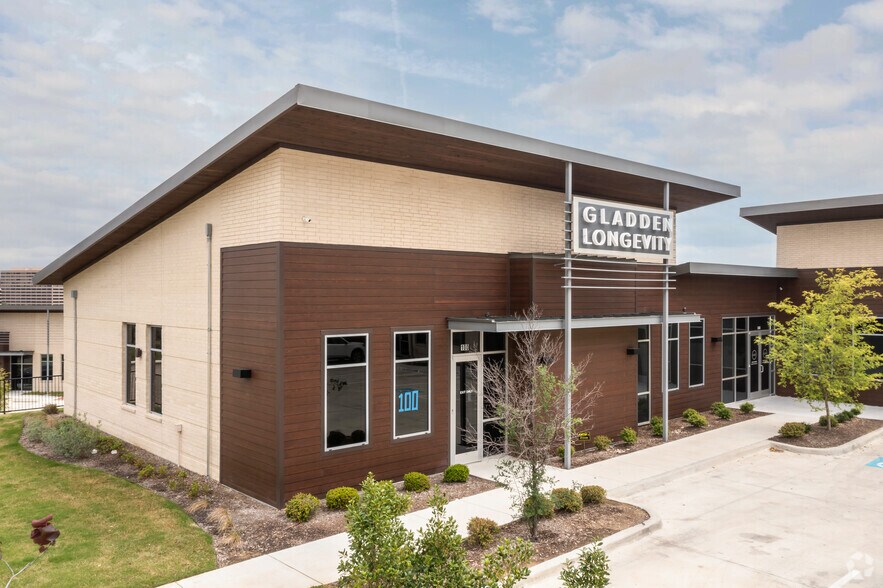 More Photos Of 200-240 O’Connor Ridge Blvd, Irving Medical For Sale