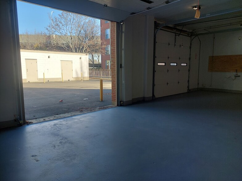 More Photos Of 17 Caldwell St, Charlestown Showroom For Lease