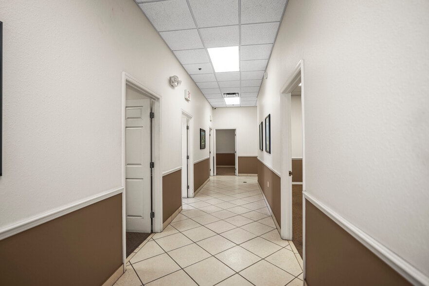 More Photos Of 1555 Sunshine Dr, Clearwater Warehouse For Sale