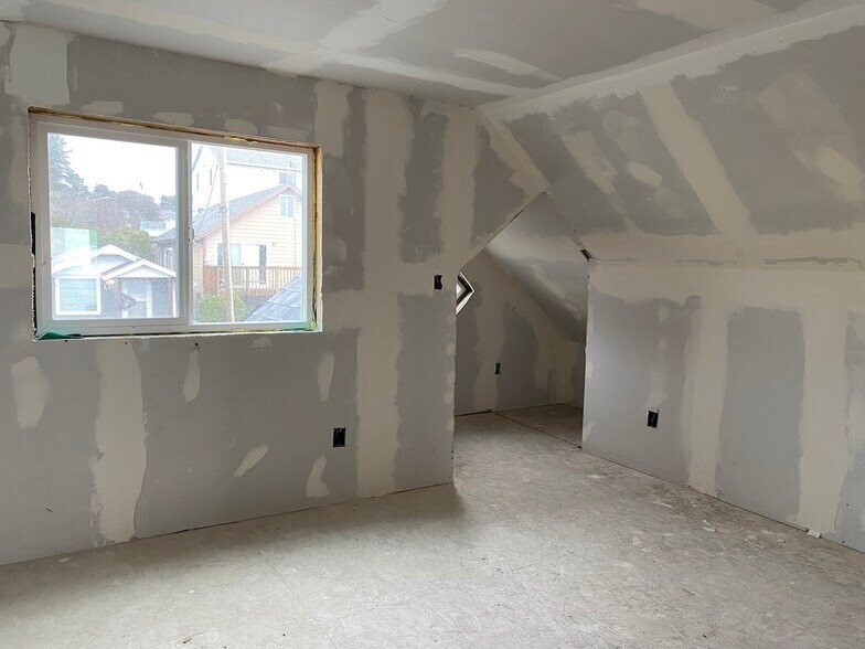 More Photos Of 1333 NE Keel Ave, Lincoln City Specialty For Sale