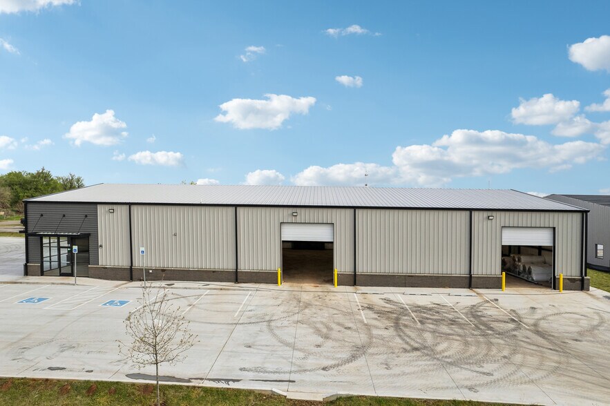 More Photos Of 2232 S Missouri Ave, Oklahoma City Warehouse For Sale