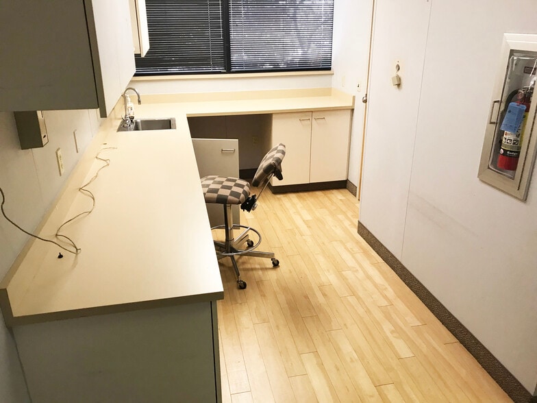 More Photos Of 2815 Pennsylvania Ave, Lansing Medical For Sale