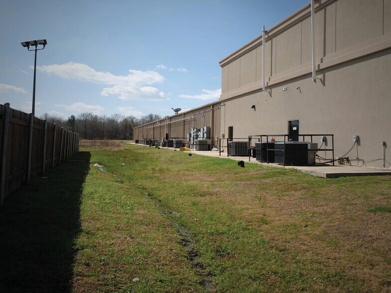 More Photos Of 5795 N Market St, Shreveport Unknown For Lease