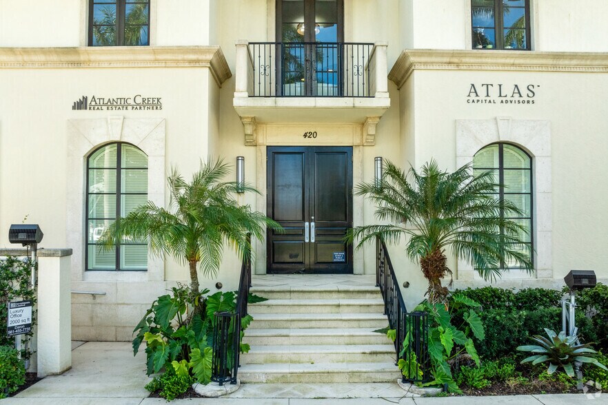 More Photos Of 420 Royal Palm Way, Palm Beach Office For Lease