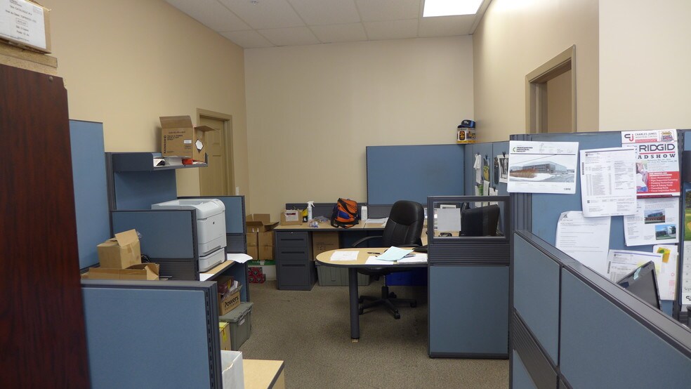 More Photos Of 33 Sinclair Blvd, Brantford Manufacturing For Lease