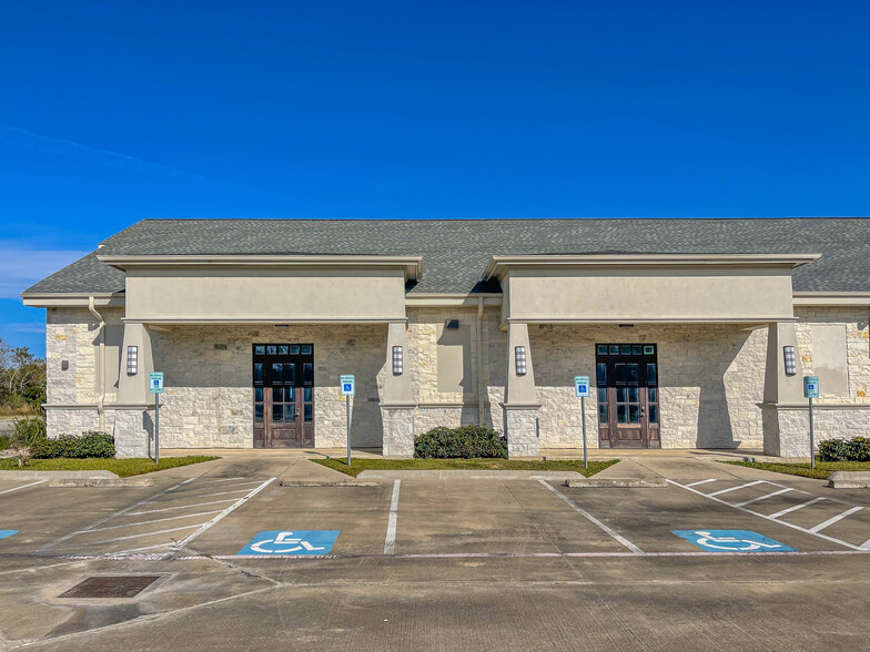 Primary Photo Of 601 E Fm 646 Rd, League City Medical For Lease