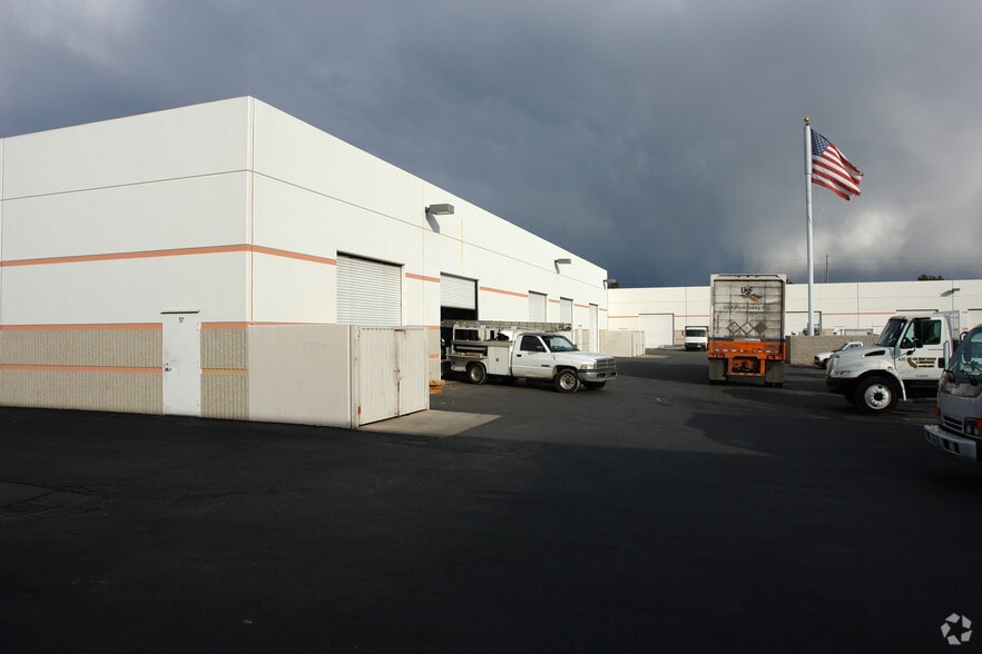 More Photos Of 2401-2451 Eastman Ave, Oxnard Manufacturing For Lease