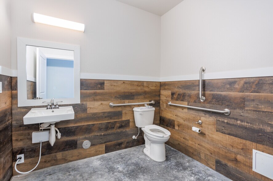 More Photos Of 1914 Dell Ave, Walla Walla Distribution For Lease