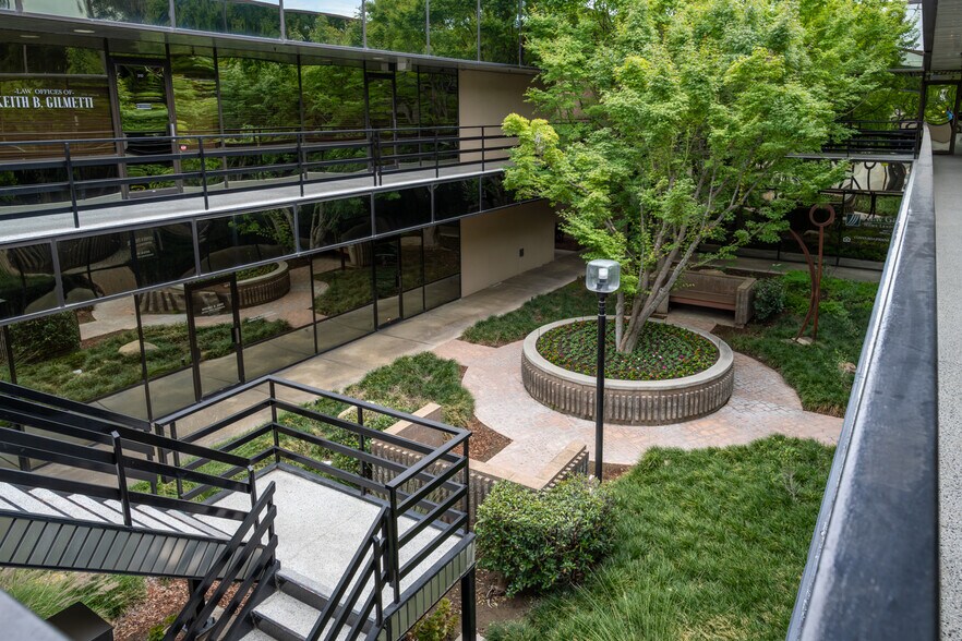 More Photos Of 3434 Truxtun Ave, Bakersfield Office For Lease