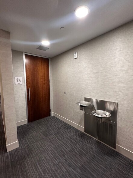 More Photos Of 1980 Festival Plaza Dr, Las Vegas Office For Lease