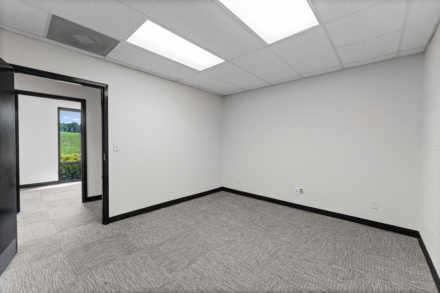 More Photos Of 152 S Iredell Industrial Park Rd, Mooresville Light Manufacturing For Lease