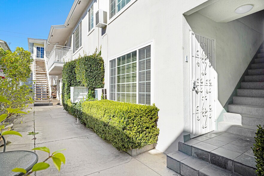 More Photos Of 1937 S Shenandoah St, Los Angeles Apartments For Sale