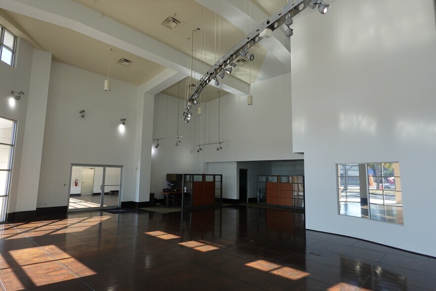 More Photos Of 320 E Fletcher Ave, Tampa Auto Dealership For Sale
