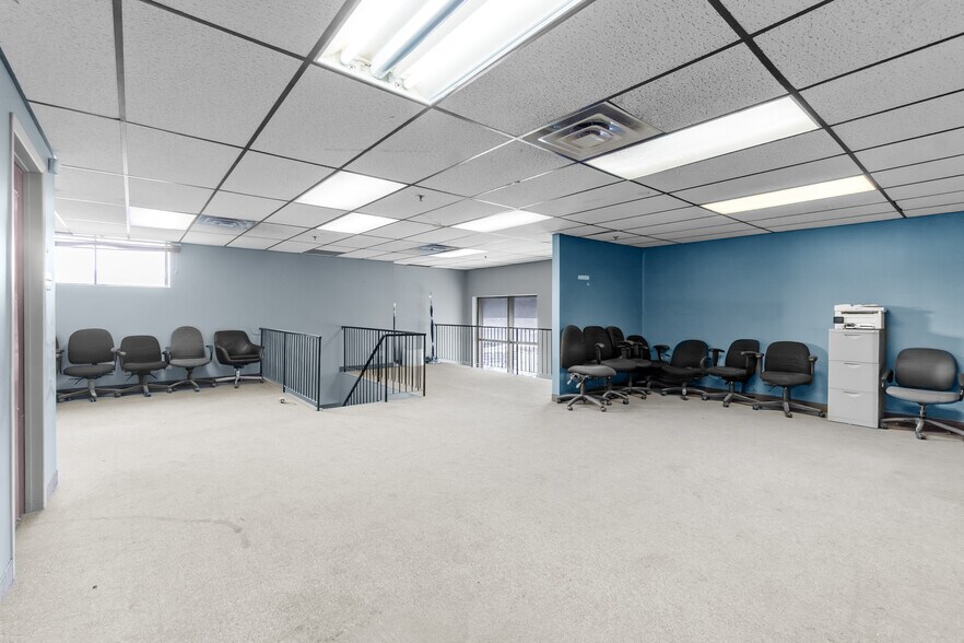 More Photos Of 9170 Boul Maurice-Duplessis, Montréal Warehouse For Lease