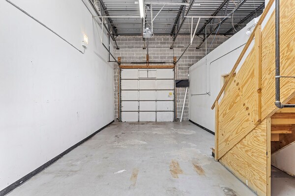 More Photos Of 501-565 N Wolf Rd, Wheeling Warehouse For Sale