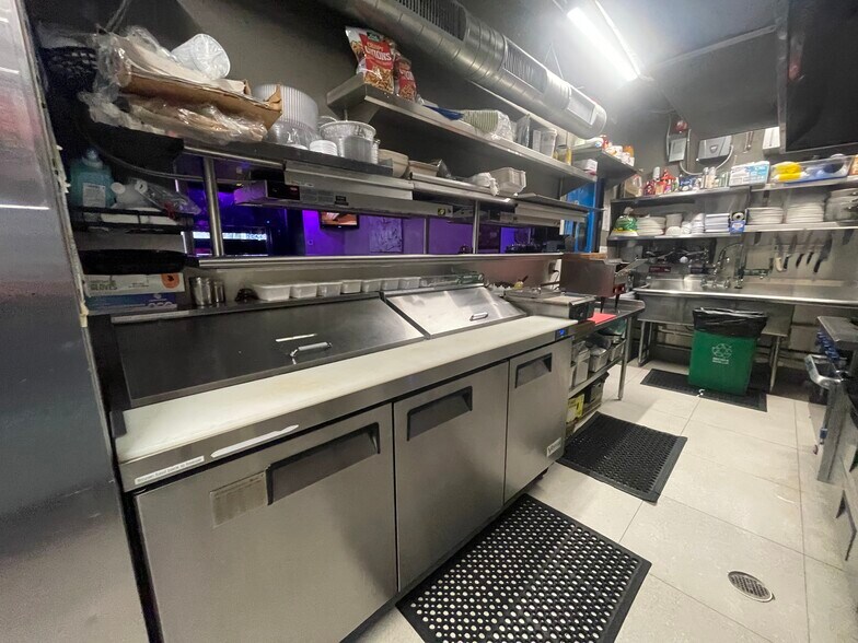 More Photos Of 201-205 NE 31st St, Oakland Park Restaurant For Sale