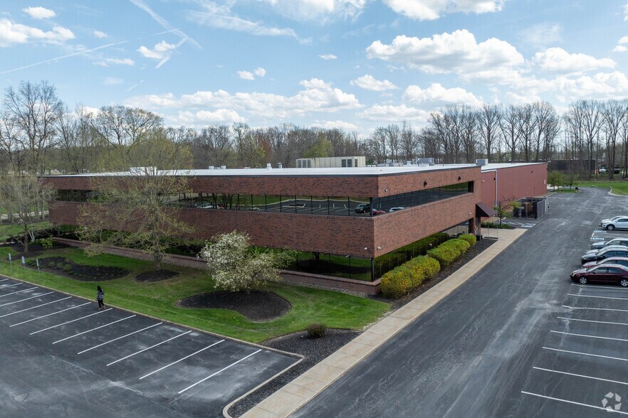 More Photos Of 6680 Parkland Blvd, Solon Warehouse For Lease