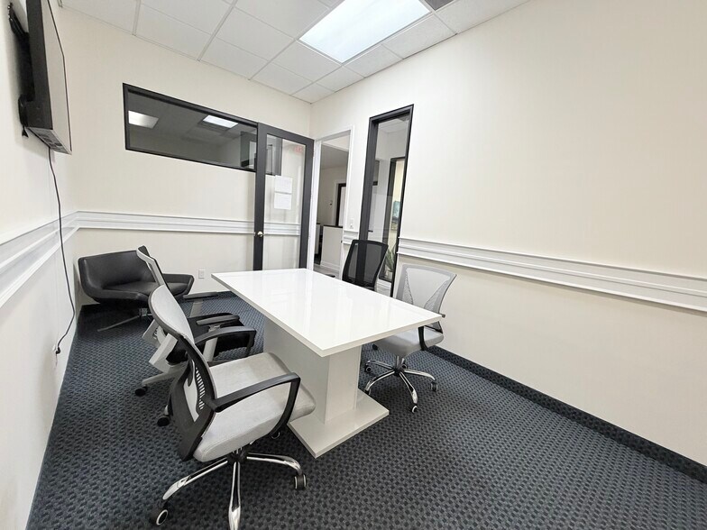 More Photos Of 177 W Putnam Ave, Greenwich Office For Lease