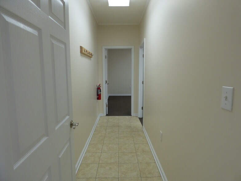 More Photos Of 2978 Gillespie St, Fayetteville Flex For Lease