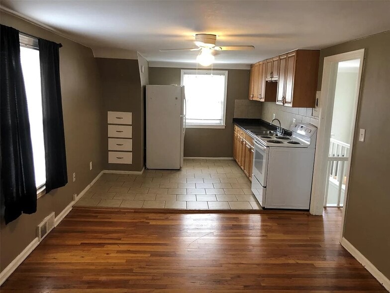 More Photos Of 2961 Prynne St, Keego Harbor Apartments For Sale