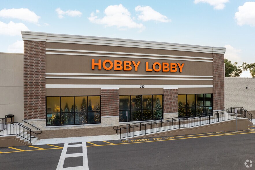 Primary Photo Of 350 Altamonte Dr, Altamonte Springs Department Store For Lease