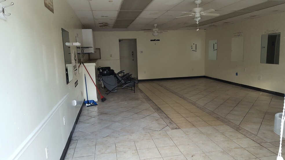 More Photos Of 43 Mays Landing Rd, Somers Point Freestanding For Lease