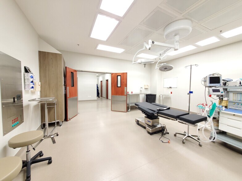 More Photos Of 5444 S Green St, Murray Medical For Lease