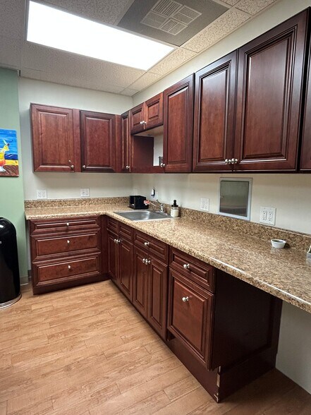 More Photos Of 712 16th St N, Saint Petersburg Medical For Lease