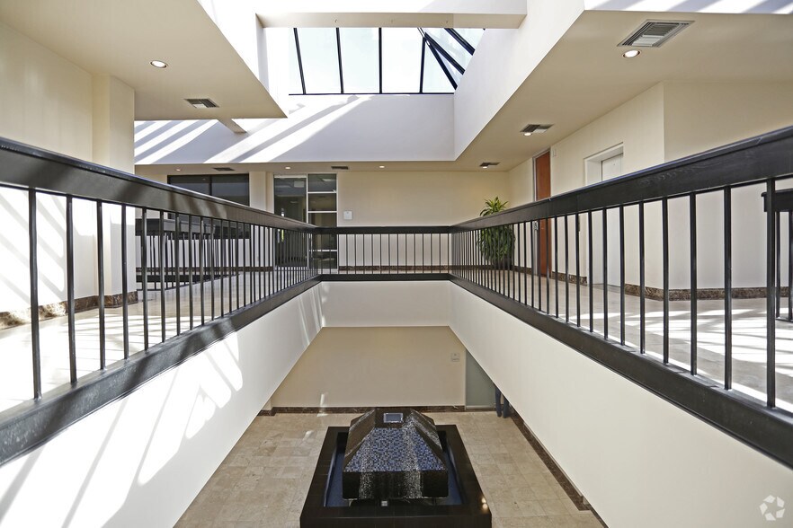 More Photos Of 17120 N Dallas Pky, Dallas Office For Lease