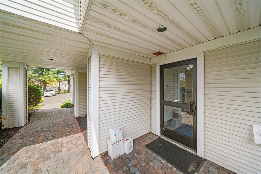More Photos Of 468 Gidney Ave, Newburgh Medical For Sale