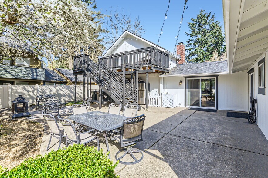 More Photos Of 5350 Lakeview Blvd, Lake Oswego Assisted Living For Sale